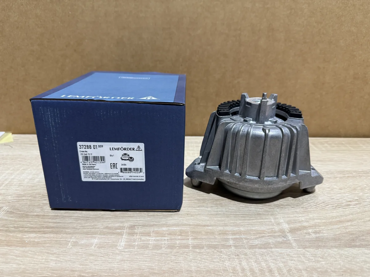 Подушка двигателя Mercedes W212